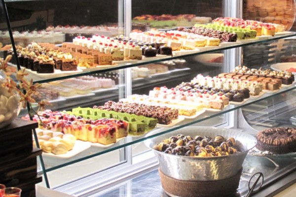 The image of this family friendly restaurant shows the deserts counter, with a selection of jummy looking gateaux