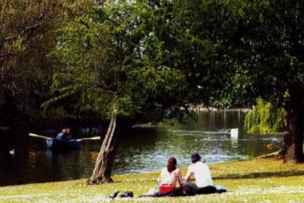 Picnic in London at Regents Park